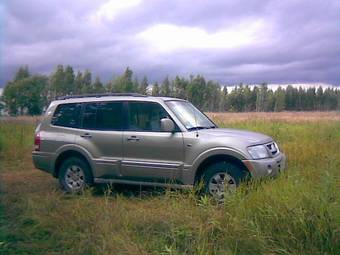 2003 Mitsubishi Montero Pictures