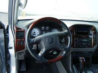 2004 Mitsubishi Montero Pictures
