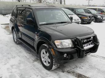 2004 Mitsubishi Montero Pictures