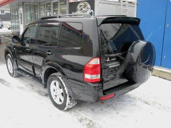 2004 Mitsubishi Montero Pictures