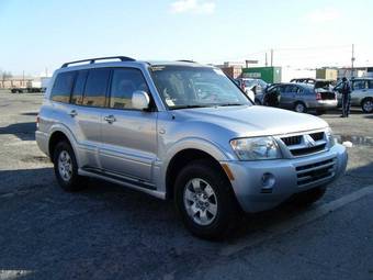 2004 Mitsubishi Montero Images
