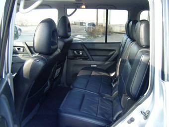 2004 Mitsubishi Montero Pics