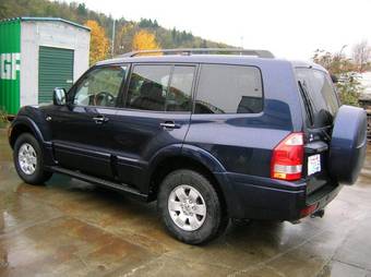 2004 Mitsubishi Montero Photos