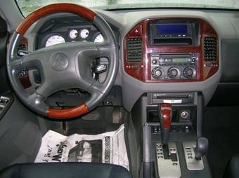 2004 Mitsubishi Montero Wallpapers