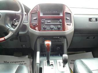 2004 Mitsubishi Montero Pictures