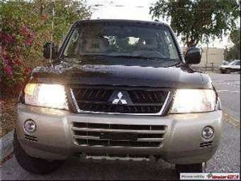 2005 Mitsubishi Montero Photos