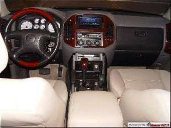 2005 Mitsubishi Montero Pictures