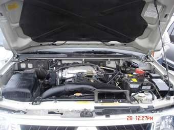 2005 Mitsubishi Montero Pics