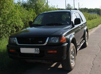 1998 Mitsubishi Montero Sport Pictures