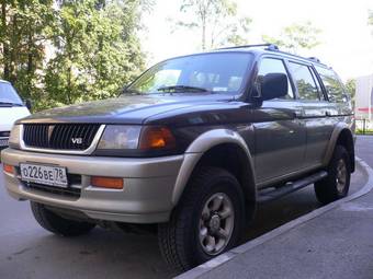 1999 Mitsubishi Montero Sport Photos