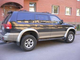 1999 Mitsubishi Montero Sport Pictures