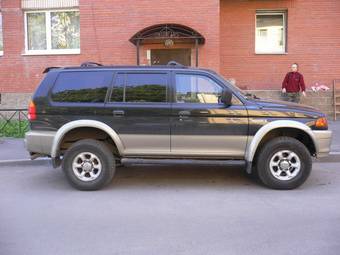 1999 Mitsubishi Montero Sport Photos