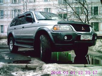 2000 Mitsubishi Montero Sport Photos