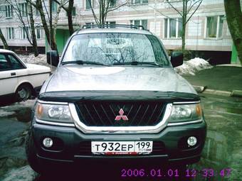 2000 Mitsubishi Montero Sport Images