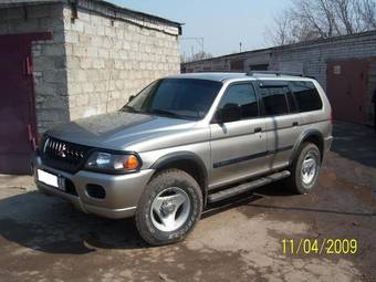 2000 Mitsubishi Montero Sport Photos
