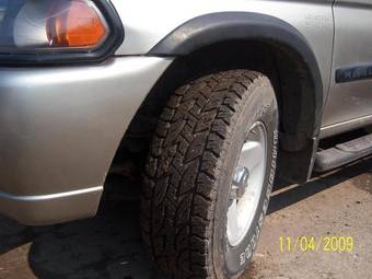 2000 Mitsubishi Montero Sport Photos