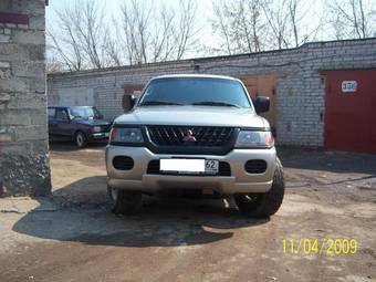 2000 Mitsubishi Montero Sport Pictures