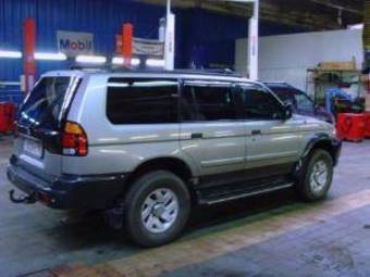 2000 Mitsubishi Montero Sport Pictures