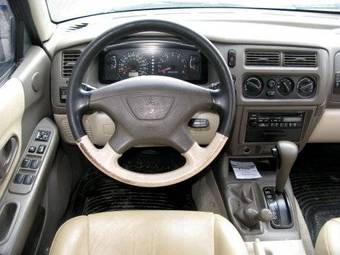 2000 Mitsubishi Montero Sport Photos