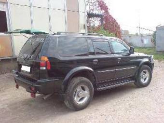 2000 Mitsubishi Montero Sport Pictures