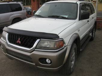 2000 Mitsubishi Montero Sport Photos