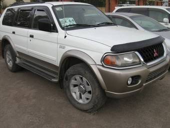 2000 Mitsubishi Montero Sport Photos