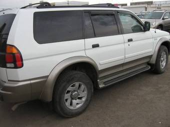 2000 Mitsubishi Montero Sport Photos