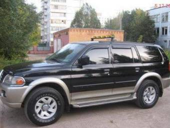 2000 Mitsubishi Montero Sport Photos