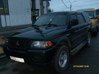 2000 Mitsubishi Montero Sport Photos
