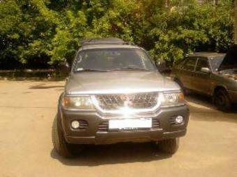 2000 Mitsubishi Montero Sport Pics