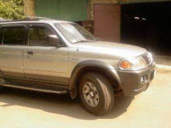 2000 Mitsubishi Montero Sport Pictures