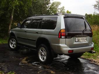 2000 Mitsubishi Montero Sport Pictures