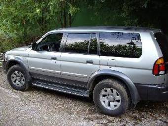 2000 Mitsubishi Montero Sport Pictures