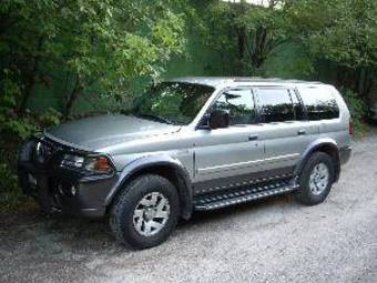 2000 Mitsubishi Montero Sport Pics