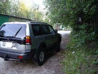 2000 Mitsubishi Montero Sport Pictures