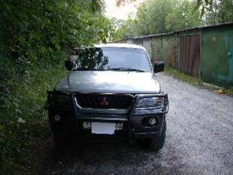 2000 Mitsubishi Montero Sport Pictures