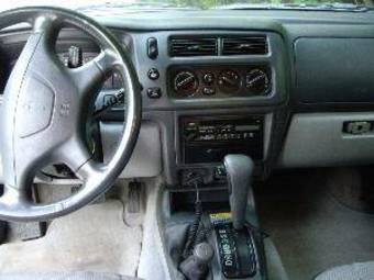 2000 Mitsubishi Montero Sport Photos