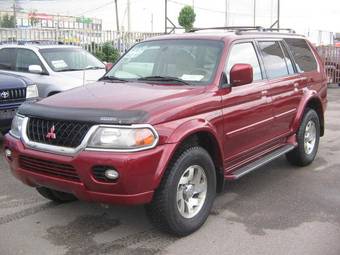 2000 Mitsubishi Montero Sport Pictures