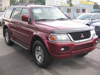 2000 Mitsubishi Montero Sport Pics
