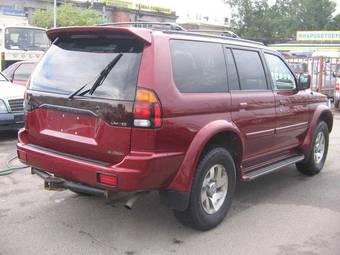 2000 Mitsubishi Montero Sport Pictures
