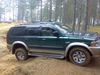 2000 Mitsubishi Montero Sport Photos