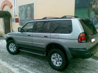 2001 Mitsubishi Montero Sport Photos