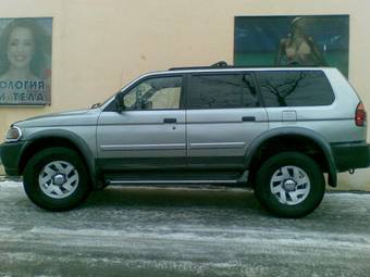 2001 Mitsubishi Montero Sport Pictures