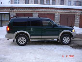 2001 Mitsubishi Montero Sport Pictures