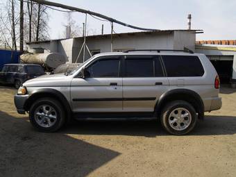 2001 Mitsubishi Montero Sport Photos