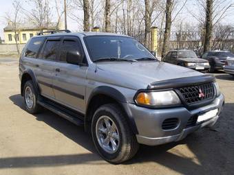 2001 Mitsubishi Montero Sport Pictures