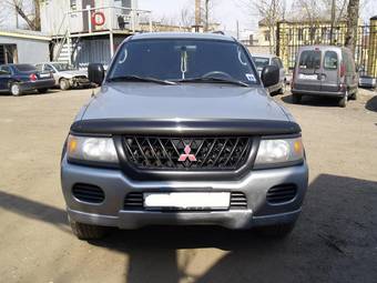 2001 Mitsubishi Montero Sport Photos