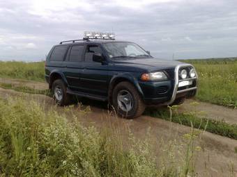 2001 Mitsubishi Montero Sport Pictures
