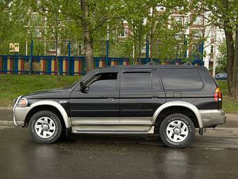 2001 Mitsubishi Montero Sport Pictures