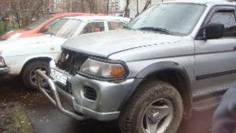 2001 Mitsubishi Montero Sport Photos